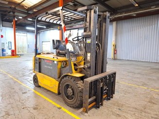Empilhador de contrapeso 4 rodas Caterpillar EP30K-PAC