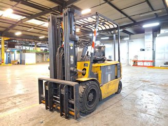 Empilhador de contrapeso 4 rodas Caterpillar EP30K-PAC