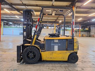 Empilhador de contrapeso 4 rodas Caterpillar EP30K-PAC