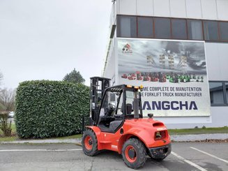 Carreta elevadora todo terreno Hangcha TT30-4 - 2