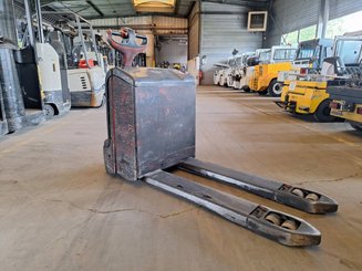 Porta-paletes eléctrico com condutor a pé Fenwick T18