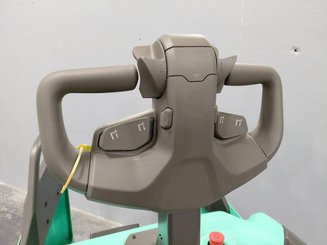 Porta-paletes eléctrico com condutor transportado Mitsubishi PBF25N3R MITSUBISHI