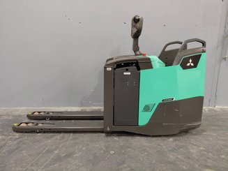 Porta-paletes eléctrico com condutor transportado Mitsubishi PBF25N3R MITSUBISHI