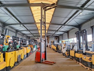 Stacker com condutor a pé Fenwick L16