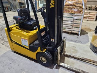 Empilhador de contrapeso 3 rodas Yale ERP15 - 1