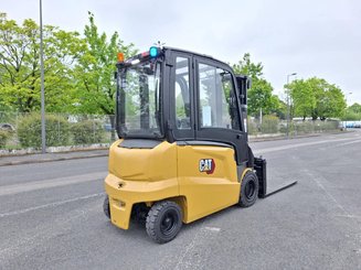Empilhador de contrapeso 4 rodas Caterpillar EP30N - 2