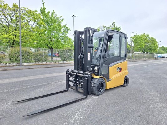 Empilhador de contrapeso 4 rodas Caterpillar EP30N - 1