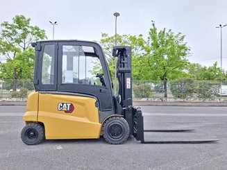 Empilhador de contrapeso 4 rodas Caterpillar EP30N - 1