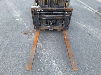 Empilhador de contrapeso 4 rodas Caterpillar GP25NTD