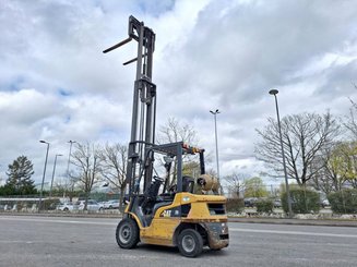 Empilhador de contrapeso 4 rodas Caterpillar GP25NTD