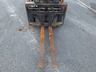 Empilhador de contrapeso 4 rodas Caterpillar GP25NTD