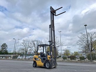 Empilhador de contrapeso 4 rodas Caterpillar GP25NTD