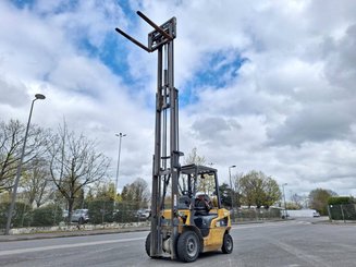 Empilhador de contrapeso 4 rodas Caterpillar GP25NTD