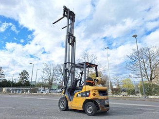 Empilhador de contrapeso 4 rodas Caterpillar GP25NTD
