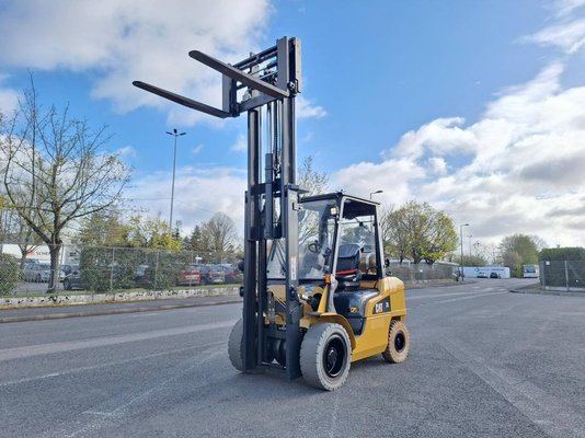 Empilhador de contrapeso 4 rodas Caterpillar GP35 NTD - 1