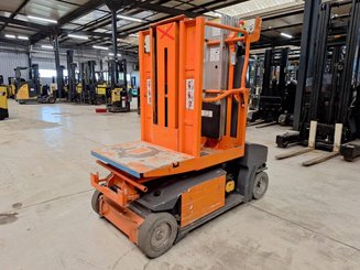 Plataforma com mastro vertical JLG TOUCAN DUO