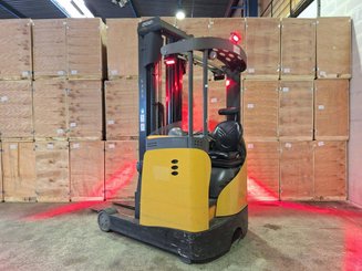 Empilhador retráctil Crown ESR5260-1.4 - 1