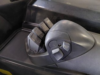 Empilhador retráctil Caterpillar NR16N2