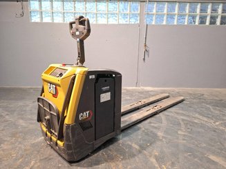 Porta-paletes eléctrico com condutor transportado Caterpillar NPV20N2