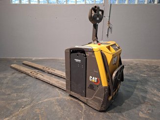 Porta-paletes eléctrico com condutor transportado Caterpillar NPV20N2