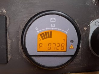 Porta-paletes eléctrico com condutor transportado Caterpillar NPV20N2