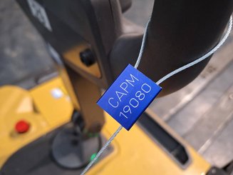 Porta-paletes eléctrico com condutor transportado Caterpillar NPV20N2