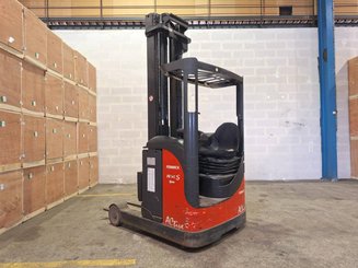 Empilhador retráctil Fenwick R14S