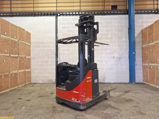 Empilhador retráctil Fenwick R14S