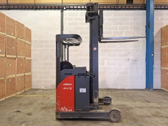 Empilhador retráctil Fenwick R14S