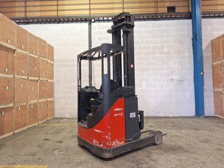 Empilhador retráctil Fenwick R14S
