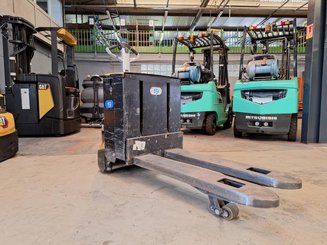 Porta-paletes eléctrico com condutor a pé Caterpillar NPP20N2