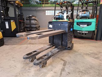 Porta-paletes eléctrico com condutor a pé Caterpillar NPP20N2