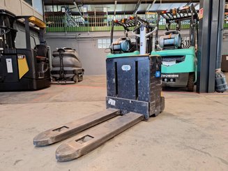Porta-paletes eléctrico com condutor a pé Caterpillar NPP20N2
