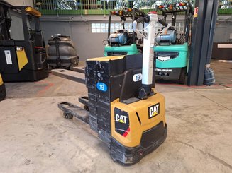 Porta-paletes eléctrico com condutor a pé Caterpillar NPP20N2