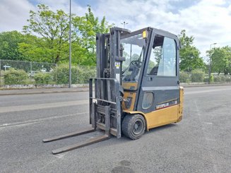 Empilhador de contrapeso 3 rodas Caterpillar EP20KT - 1