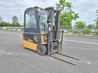 Empilhador de contrapeso 3 rodas Caterpillar EP20KT - 1