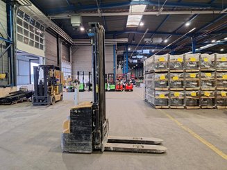 Stacker com condutor a pé Caterpillar NSP16N2