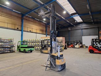 Stacker com condutor a pé Caterpillar NSP16N2