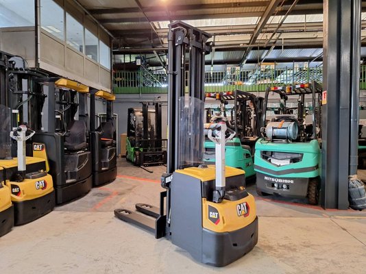 Stacker com condutor a pé Caterpillar NSP16NI - 1