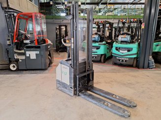 Stacker com condutor a pé Crown ES4000-1.6