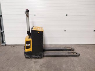 Porta-paletes eléctrico com condutor a pé Caterpillar NPP20N2