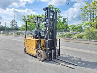 Empilhador de contrapeso 4 rodas Caterpillar EP25K-PAC