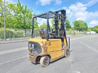 Empilhador de contrapeso 4 rodas Caterpillar EP25KP
