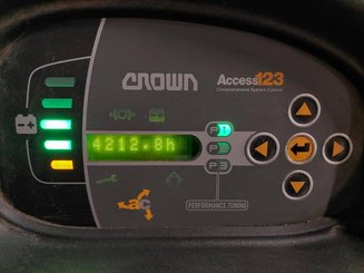 Porta-paletes eléctrico com condutor transportado Crown WT3040 2.00
