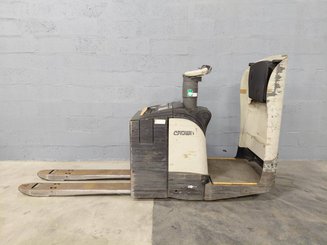 Porta-paletes eléctrico com condutor transportado Crown WT3040 2.00