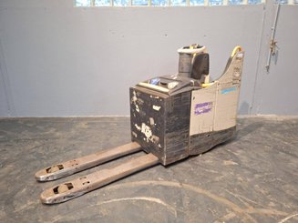 Porta-paletes eléctrico com condutor transportado Crown WT3040 2.00