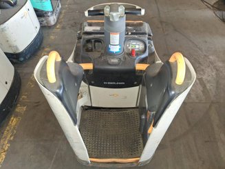 Porta-paletes eléctrico com condutor transportado Crown WT3040 2.00