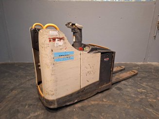 Porta-paletes eléctrico com condutor transportado Crown WT3040 2.00 - 3