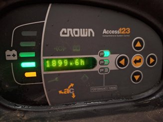 Porta-paletes eléctrico com condutor transportado Crown WT3040 2.00