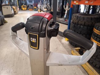 Porta-paletes eléctrico com condutor a pé Caterpillar NPP20N2
